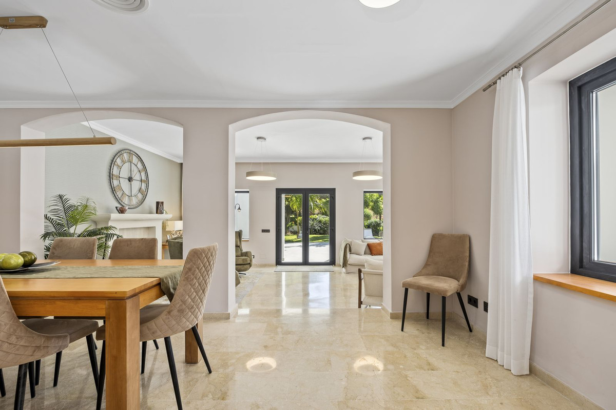 5 Bed Townhouse for sale in El Paraiso Costa Del Sol, Málaga, Spain