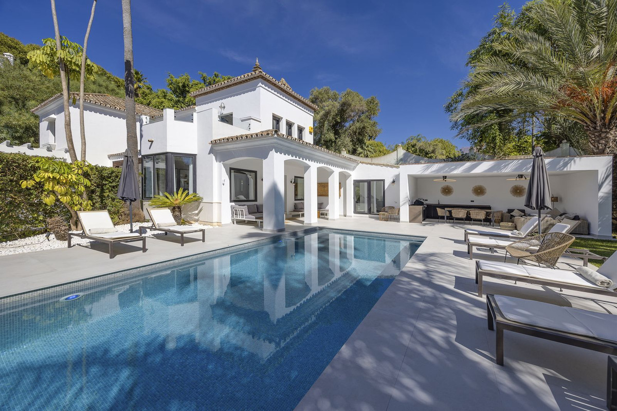 5 Bed Townhouse for sale in El Paraiso Costa Del Sol, Málaga, Spain