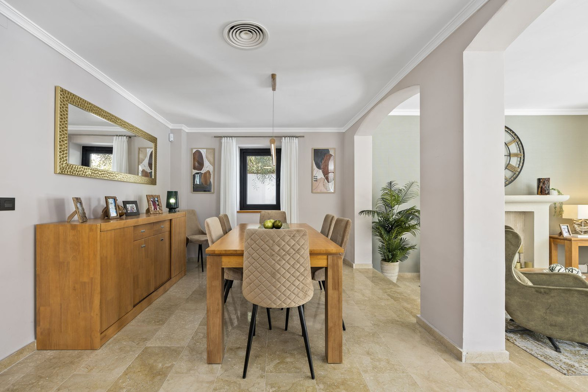 5 Bed Townhouse for sale in El Paraiso Costa Del Sol, Málaga, Spain