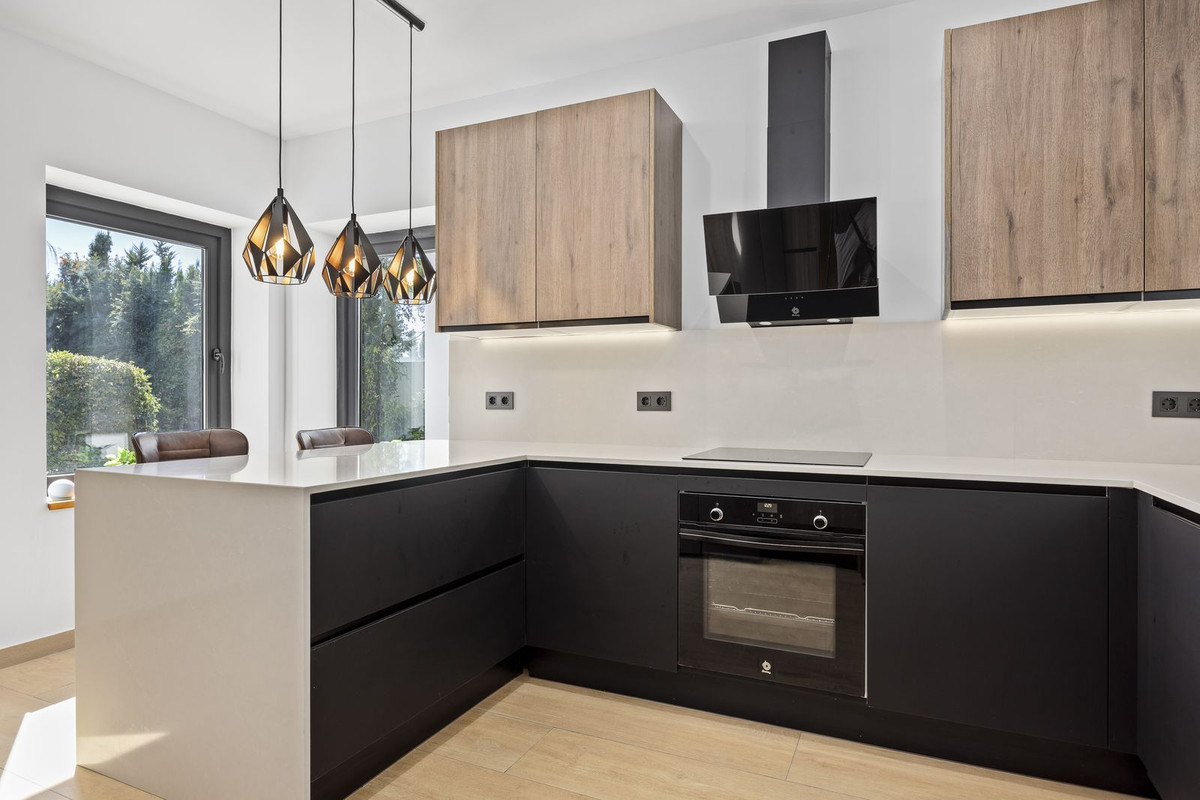 5 Bed Townhouse for sale in El Paraiso Costa Del Sol, Málaga, Spain