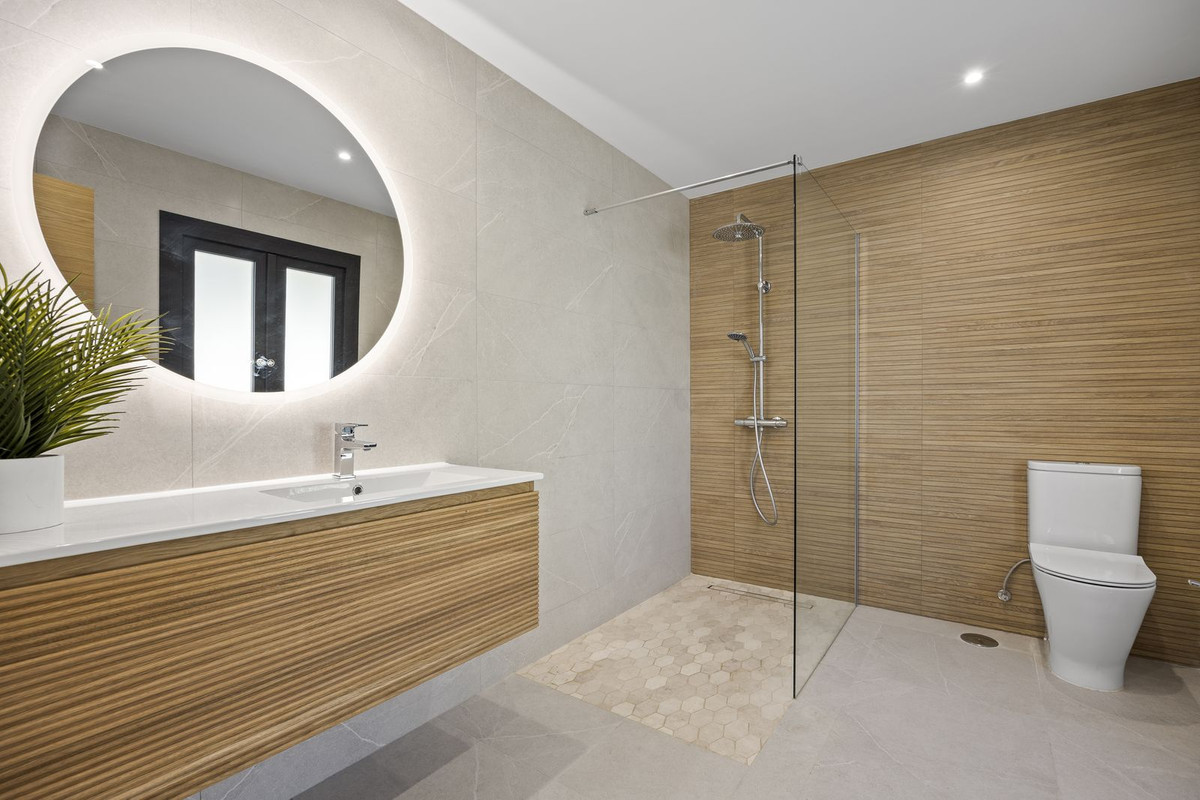 5 Bed Townhouse for sale in El Paraiso Costa Del Sol, Málaga, Spain