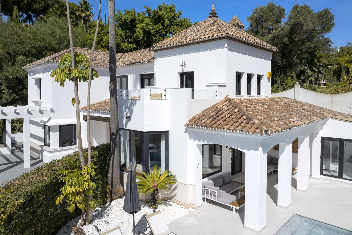 5 Bed Townhouse for sale in El Paraiso Costa Del Sol, Málaga, Spain