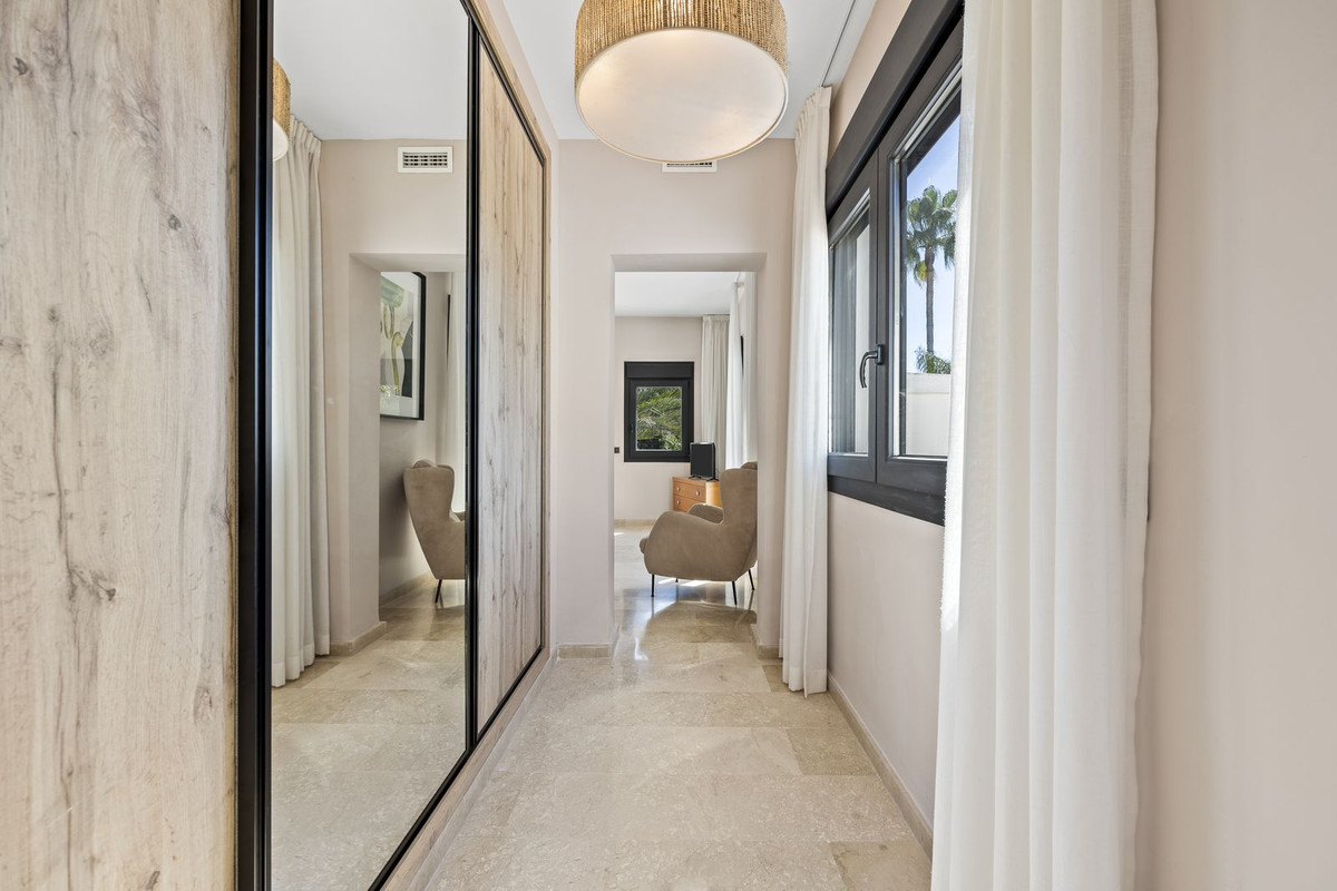 5 Bed Townhouse for sale in El Paraiso Costa Del Sol, Málaga, Spain
