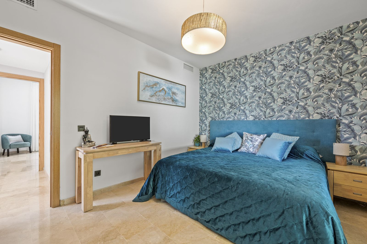 5 Bed Townhouse for sale in El Paraiso Costa Del Sol, Málaga, Spain