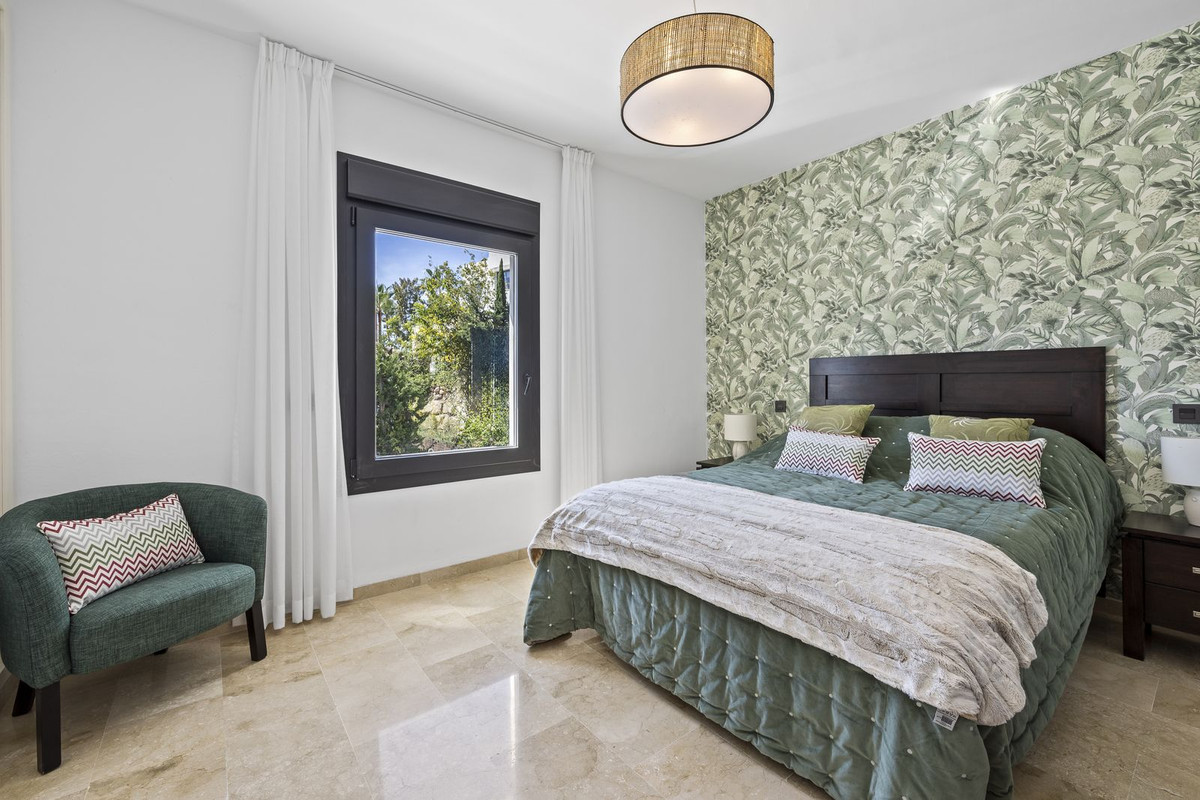 5 Bed Townhouse for sale in El Paraiso Costa Del Sol, Málaga, Spain