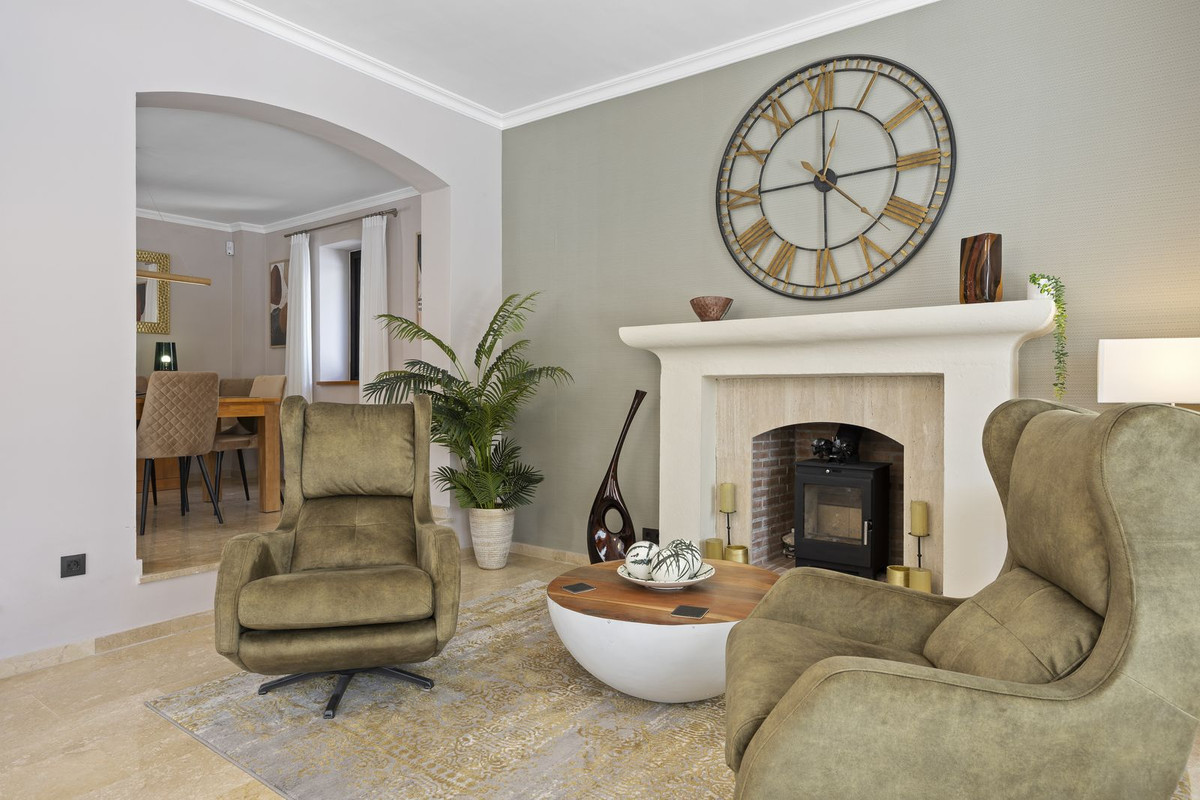 5 Bed Townhouse for sale in El Paraiso Costa Del Sol, Málaga, Spain