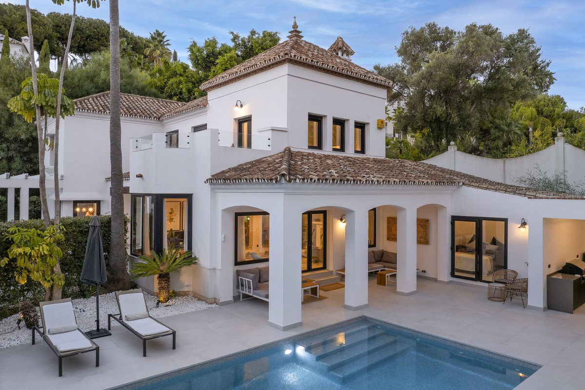 5 Bed Townhouse for sale in El Paraiso Costa Del Sol, Málaga, Spain