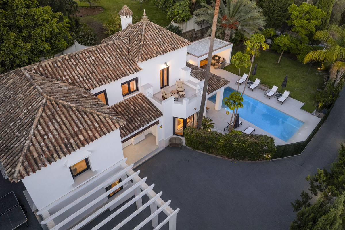 5 Bed Townhouse for sale in El Paraiso Costa Del Sol, Málaga, Spain