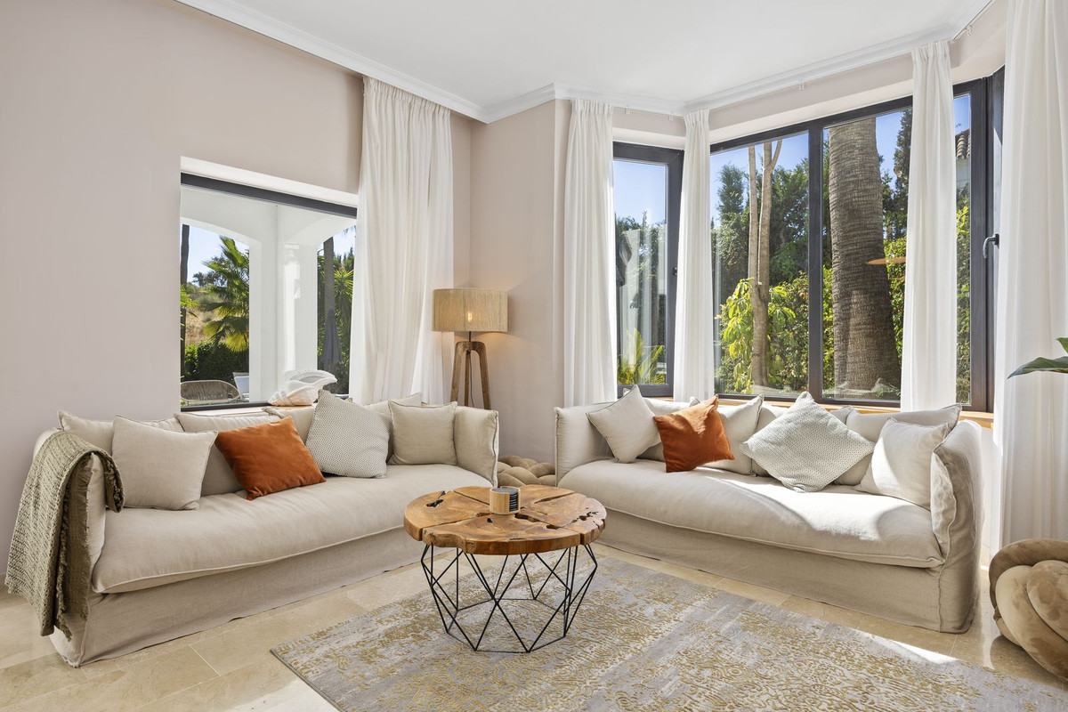 5 Bed Townhouse for sale in El Paraiso Costa Del Sol, Málaga, Spain