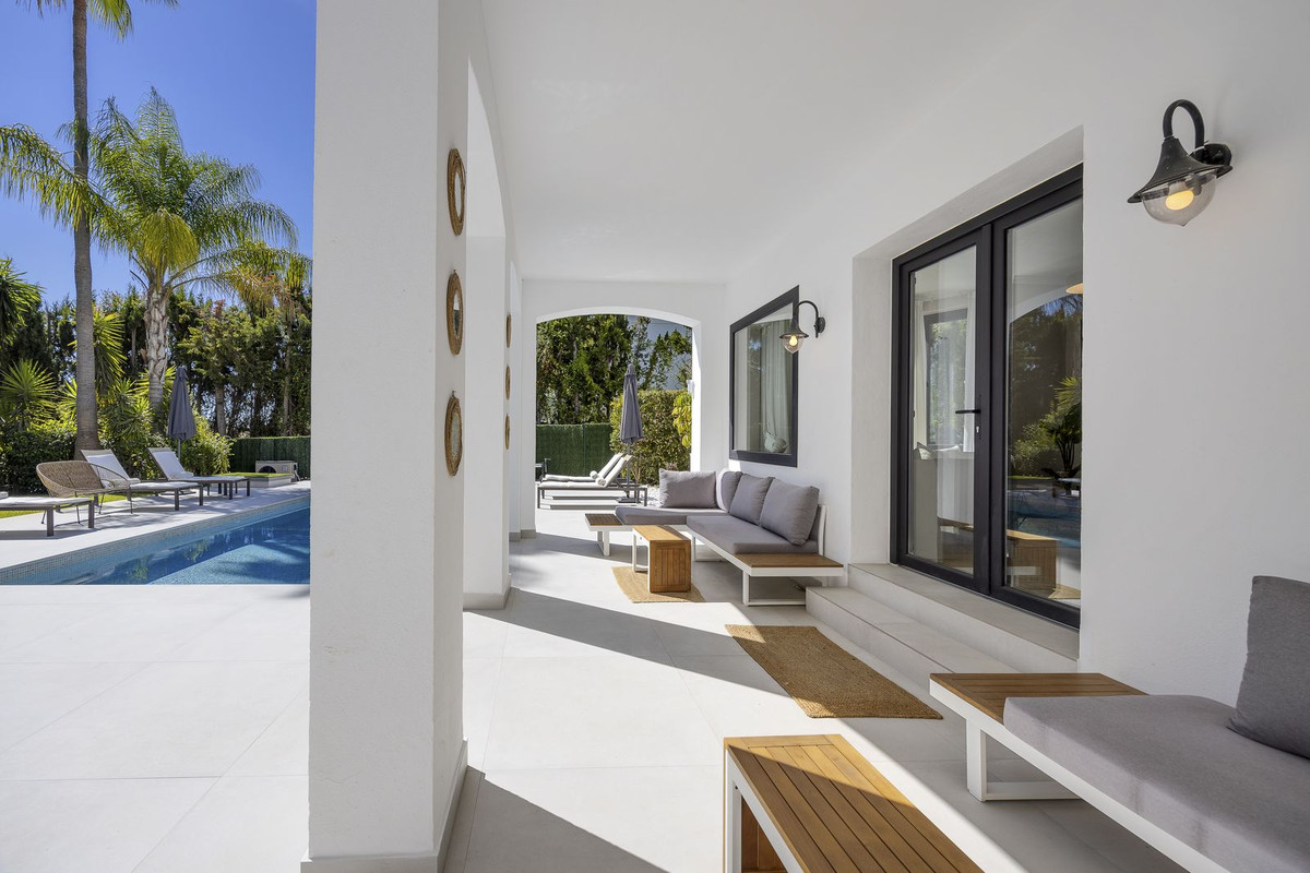5 Bed Townhouse for sale in El Paraiso Costa Del Sol, Málaga, Spain