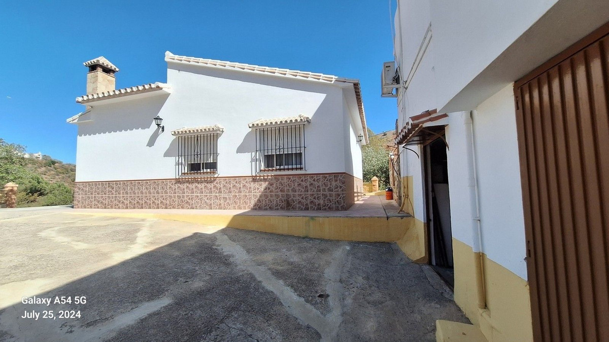 4 Bed Townhouse for sale in Alora Costa Del Sol, Málaga, Spain