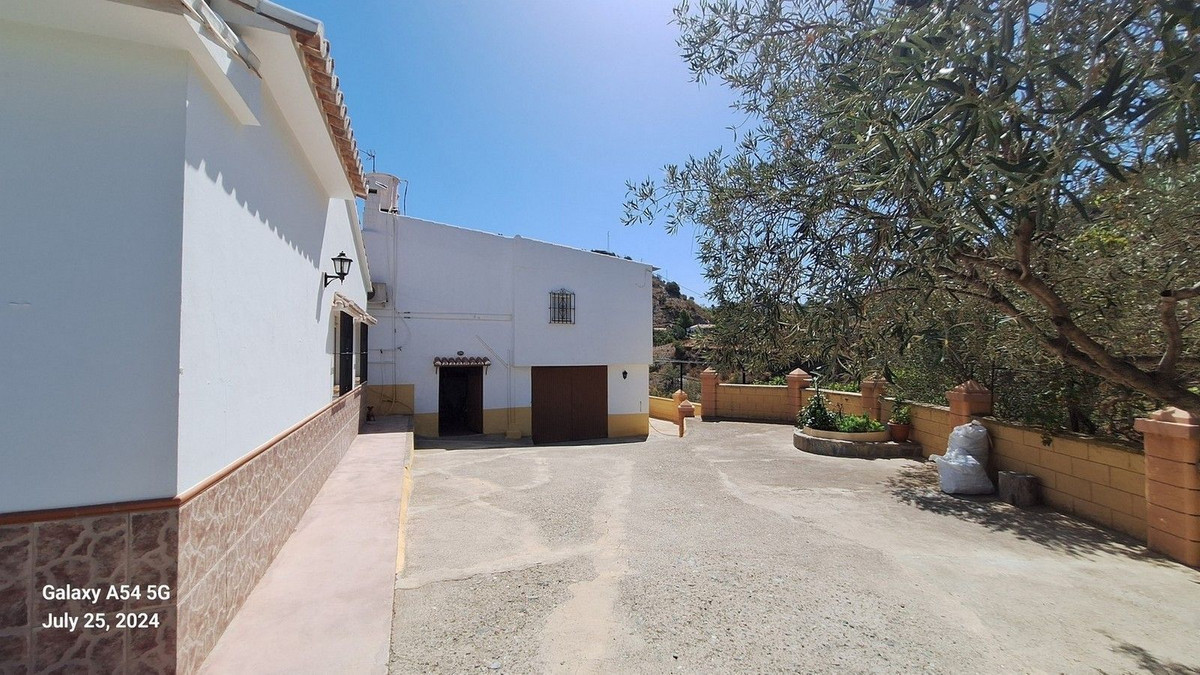 4 Bed Townhouse for sale in Alora Costa Del Sol, Málaga, Spain