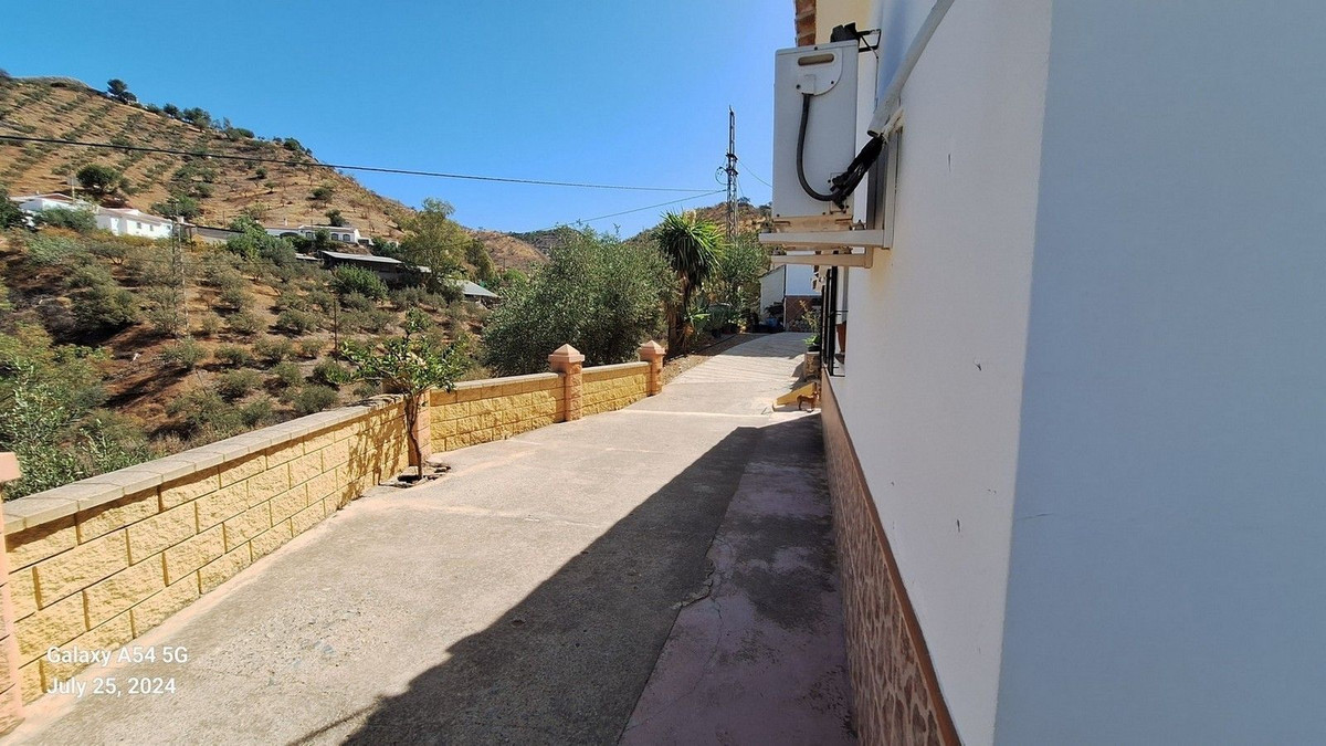 4 Bed Townhouse for sale in Alora Costa Del Sol, Málaga, Spain