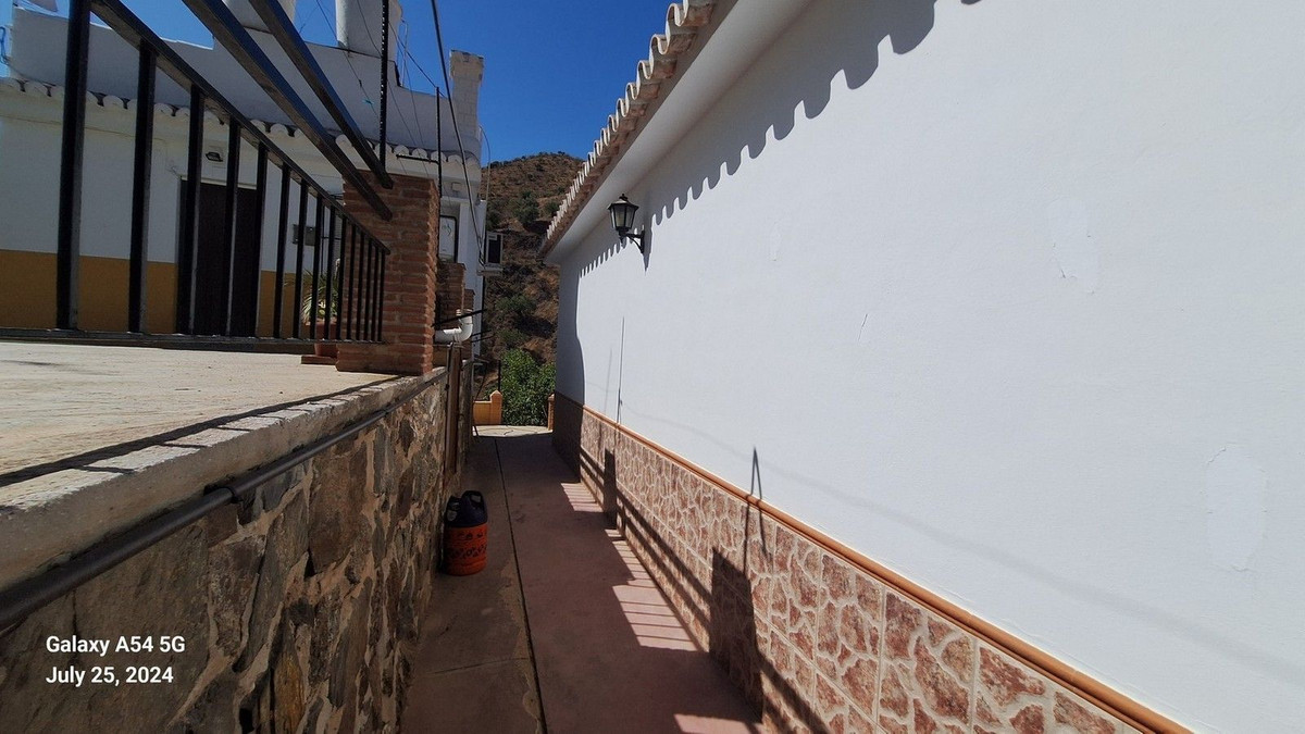 4 Bed Townhouse for sale in Alora Costa Del Sol, Málaga, Spain