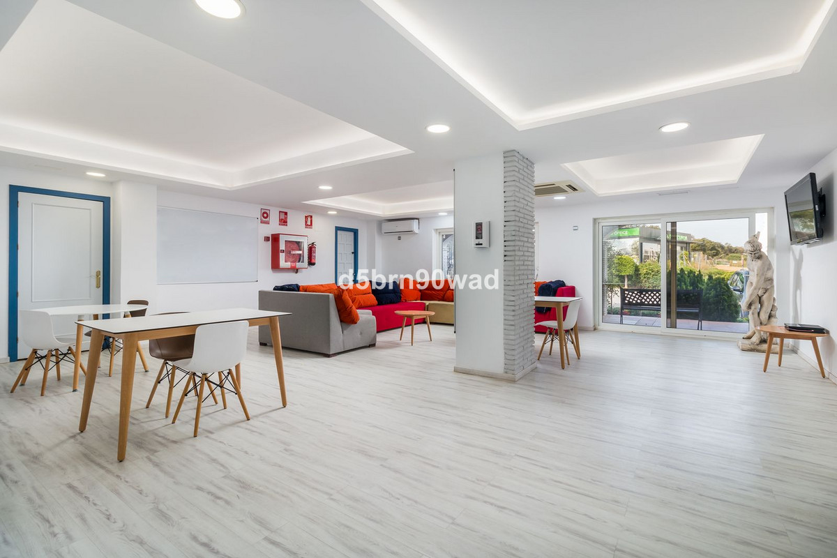 Se vende Hotel de 84 dormitorios en Costa Del Sol, Cadiz, España