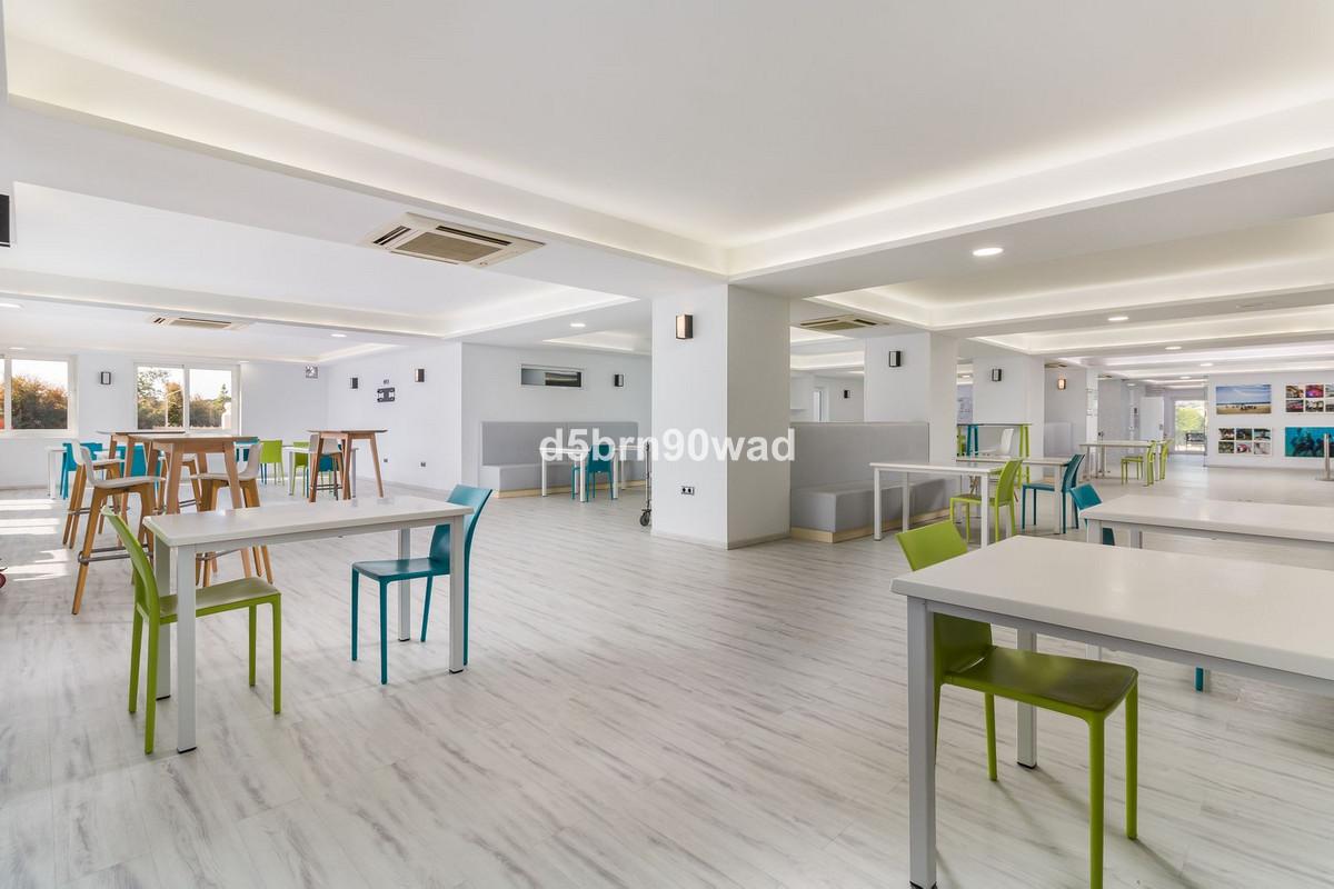 Se vende Hotel de 84 dormitorios en Costa Del Sol, Cadiz, España