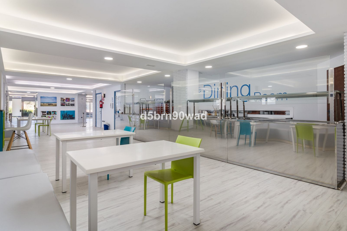 Se vende Hotel de 84 dormitorios en Costa Del Sol, Cadiz, España