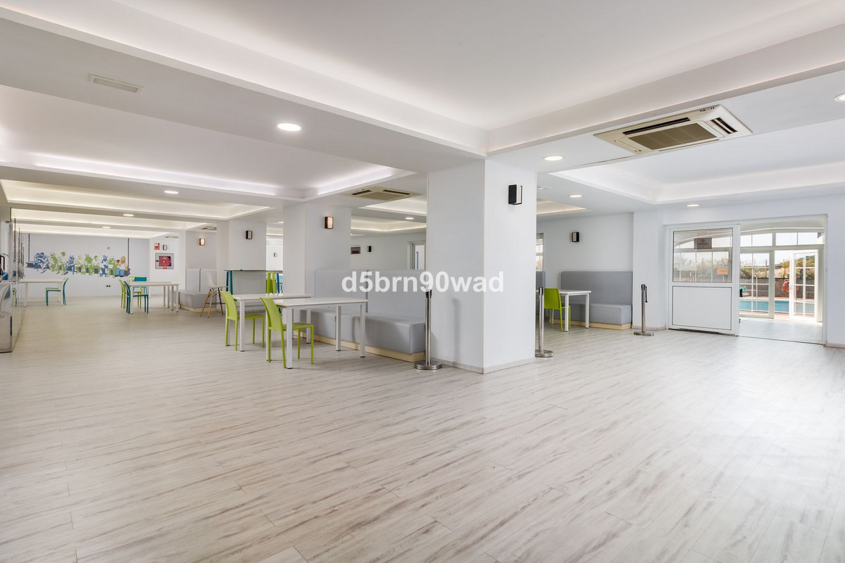 Se vende Hotel de 84 dormitorios en Costa Del Sol, Cadiz, España