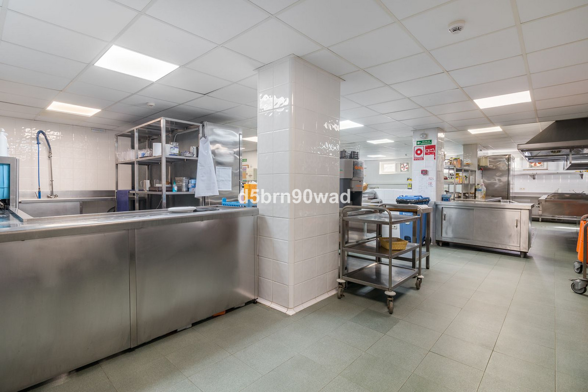 Se vende Hotel de 84 dormitorios en Costa Del Sol, Cadiz, España