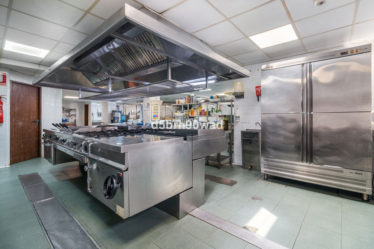 Se vende Hotel de 84 dormitorios en Costa Del Sol, Cadiz, España
