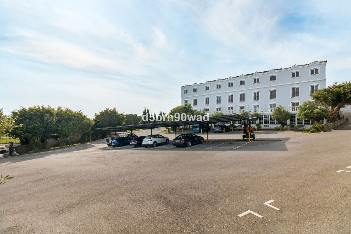 Se vende Hotel de 84 dormitorios en Costa Del Sol, Cadiz, España