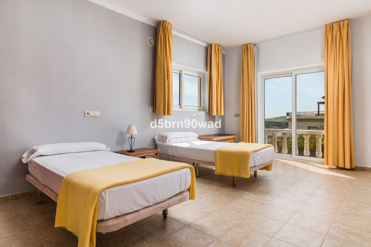 Se vende Hotel de 84 dormitorios en Costa Del Sol, Cadiz, España