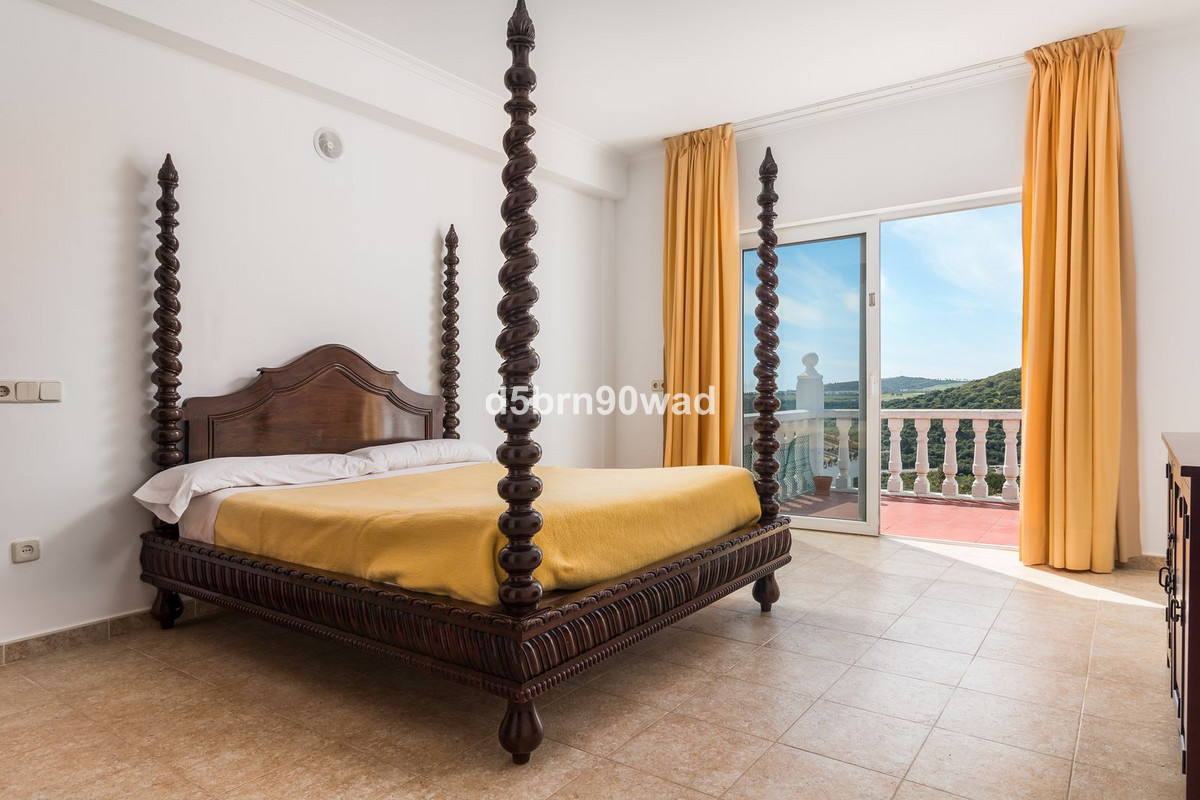 Se vende Hotel de 84 dormitorios en Costa Del Sol, Cadiz, España