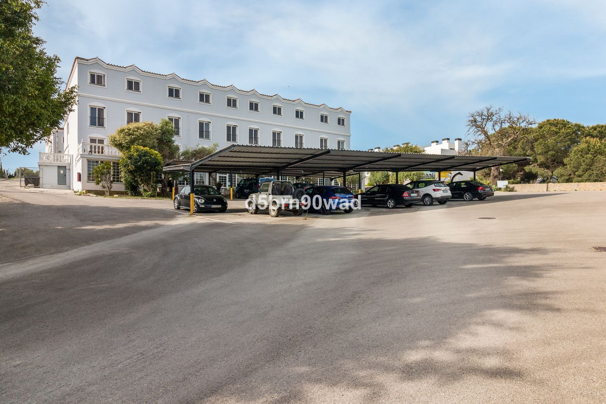Se vende Hotel de 84 dormitorios en Costa Del Sol, Cadiz, España