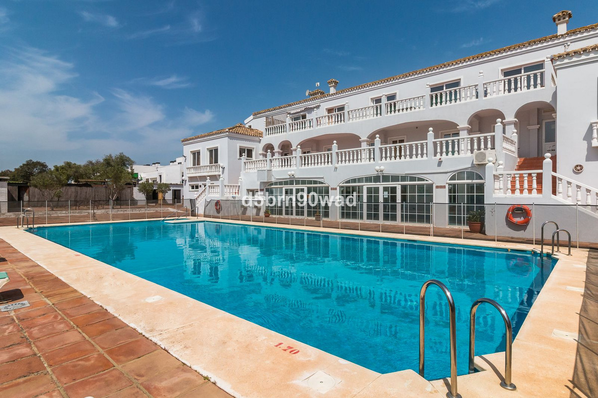 Se vende Hotel de 84 dormitorios en Costa Del Sol, Cadiz, España