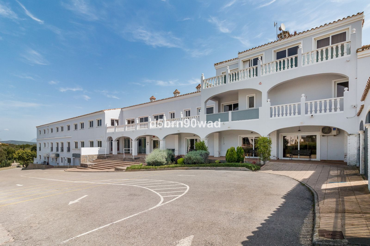 Se vende Hotel de 84 dormitorios en Costa Del Sol, Cadiz, España