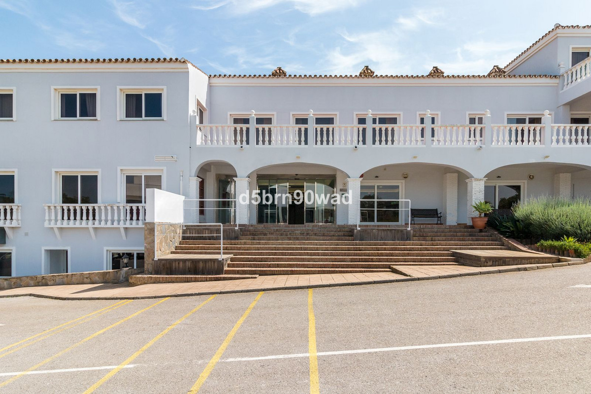 Se vende Hotel de 84 dormitorios en Costa Del Sol, Cadiz, España