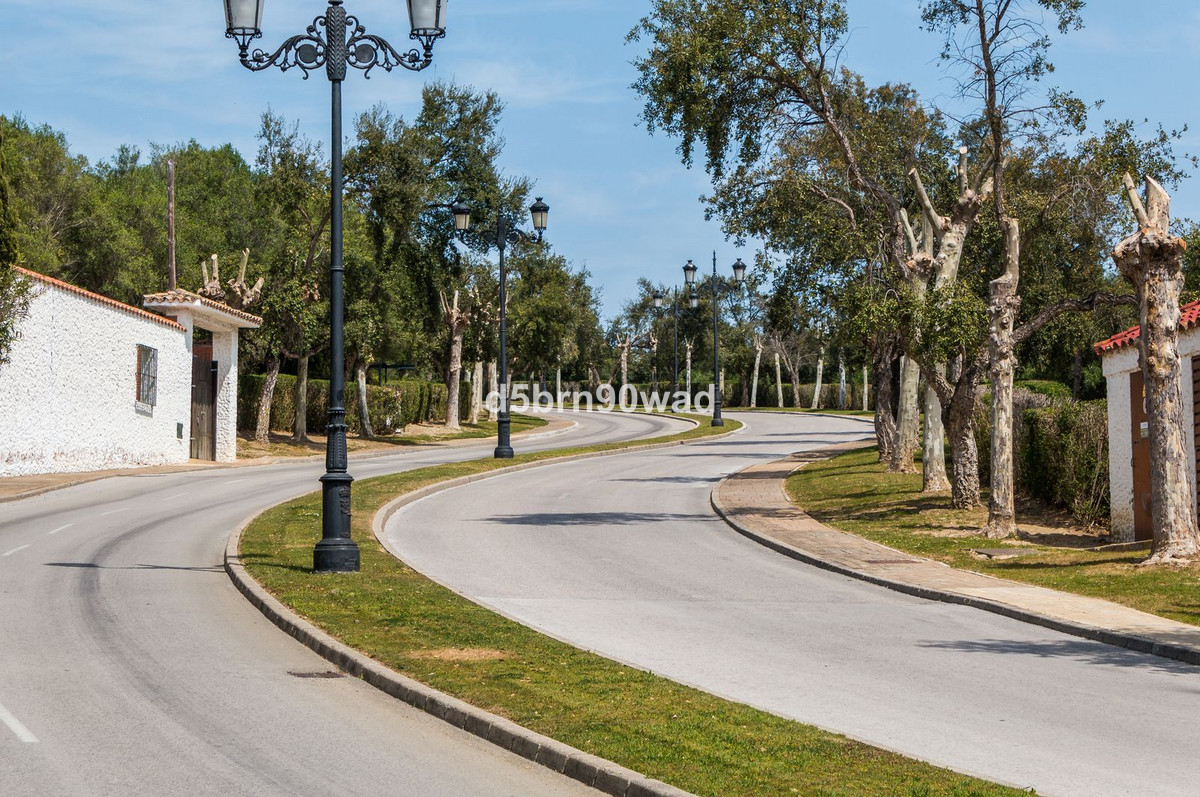 Se vende Hotel de 84 dormitorios en Costa Del Sol, Cadiz, España