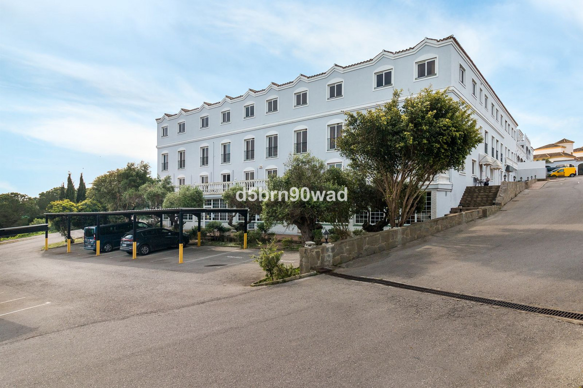 Se vende Hotel de 84 dormitorios en Costa Del Sol, Cadiz, España