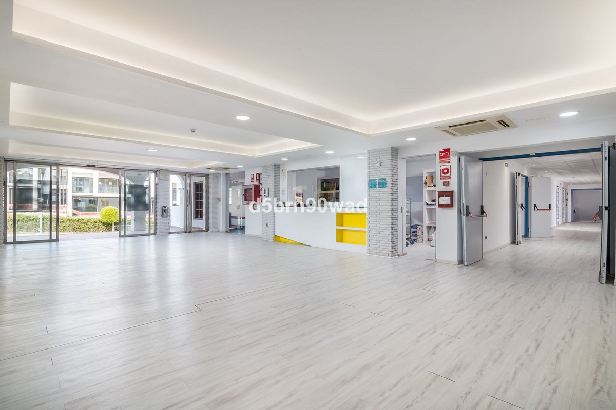 Se vende Hotel de 84 dormitorios en Costa Del Sol, Cadiz, España