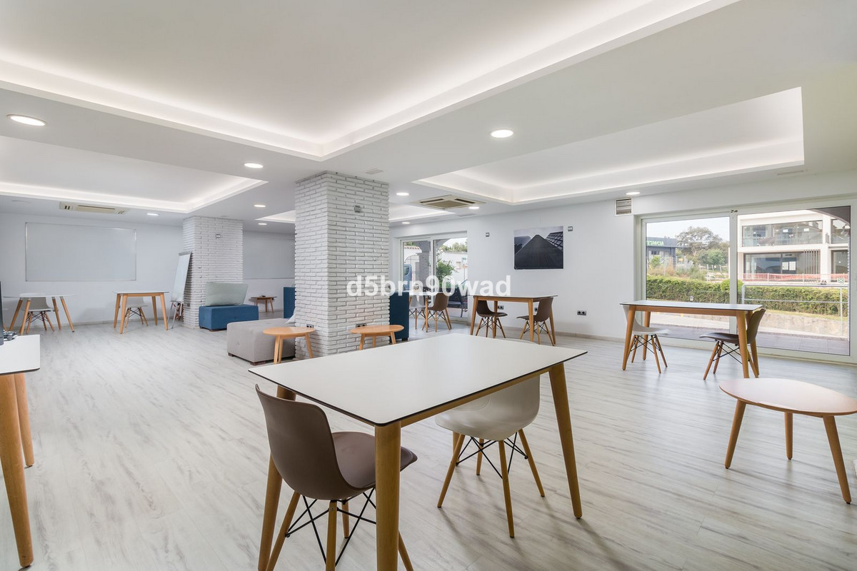Se vende Hotel de 84 dormitorios en Costa Del Sol, Cadiz, España