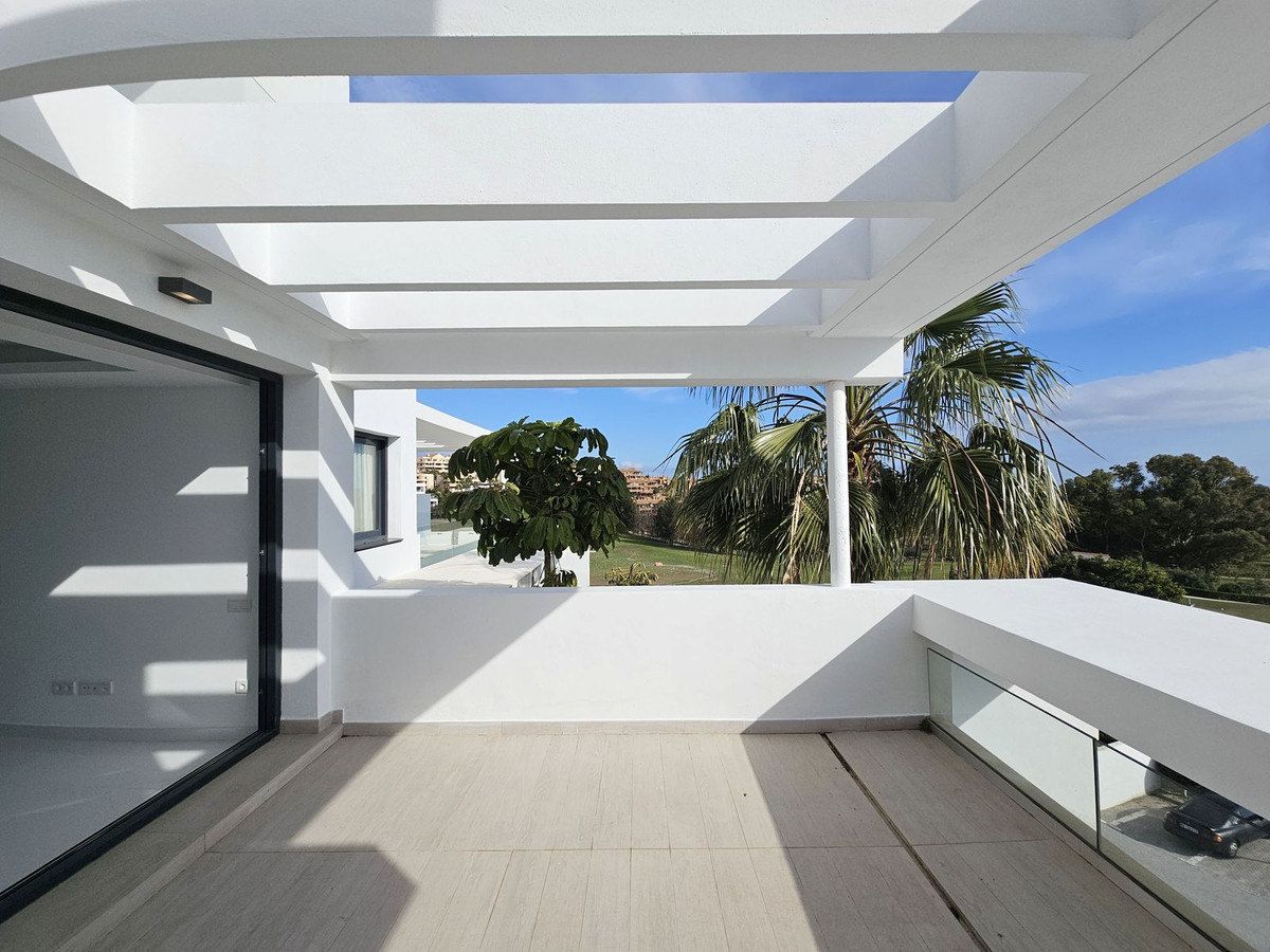 2 Bed Apartment for sale in Atalaya Costa Del Sol, Málaga, Spain