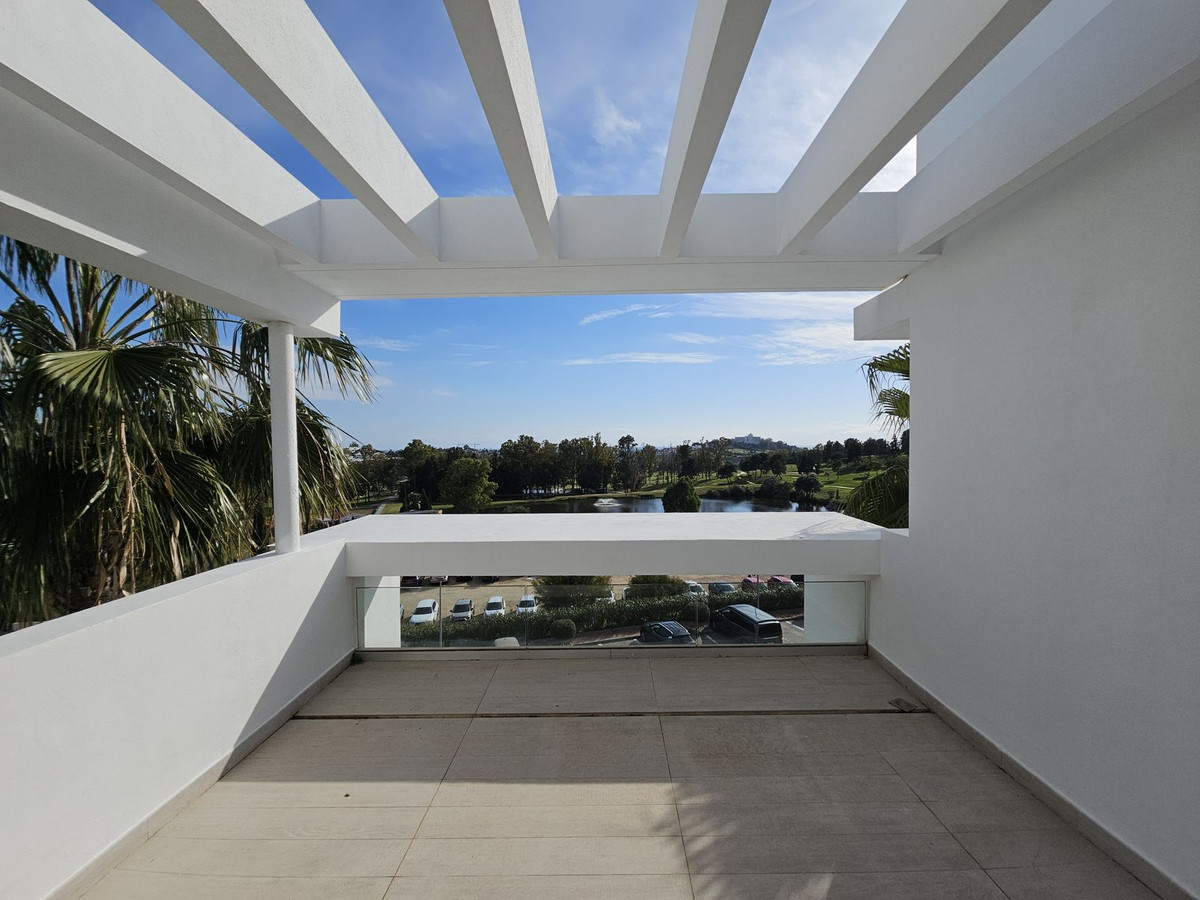 2 Bed Apartment for sale in Atalaya Costa Del Sol, Málaga, Spain