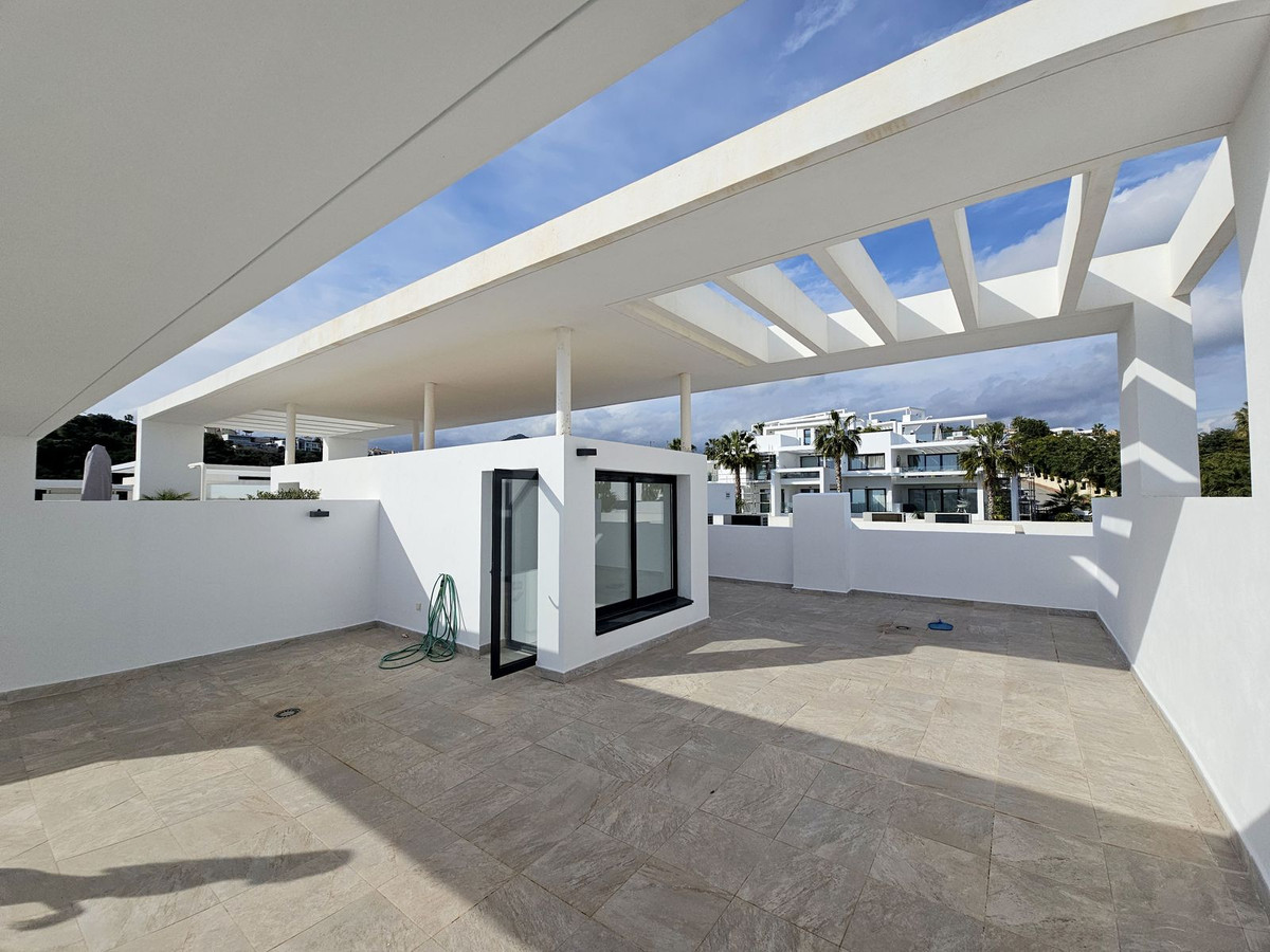 2 Bed Apartment for sale in Atalaya Costa Del Sol, Málaga, Spain