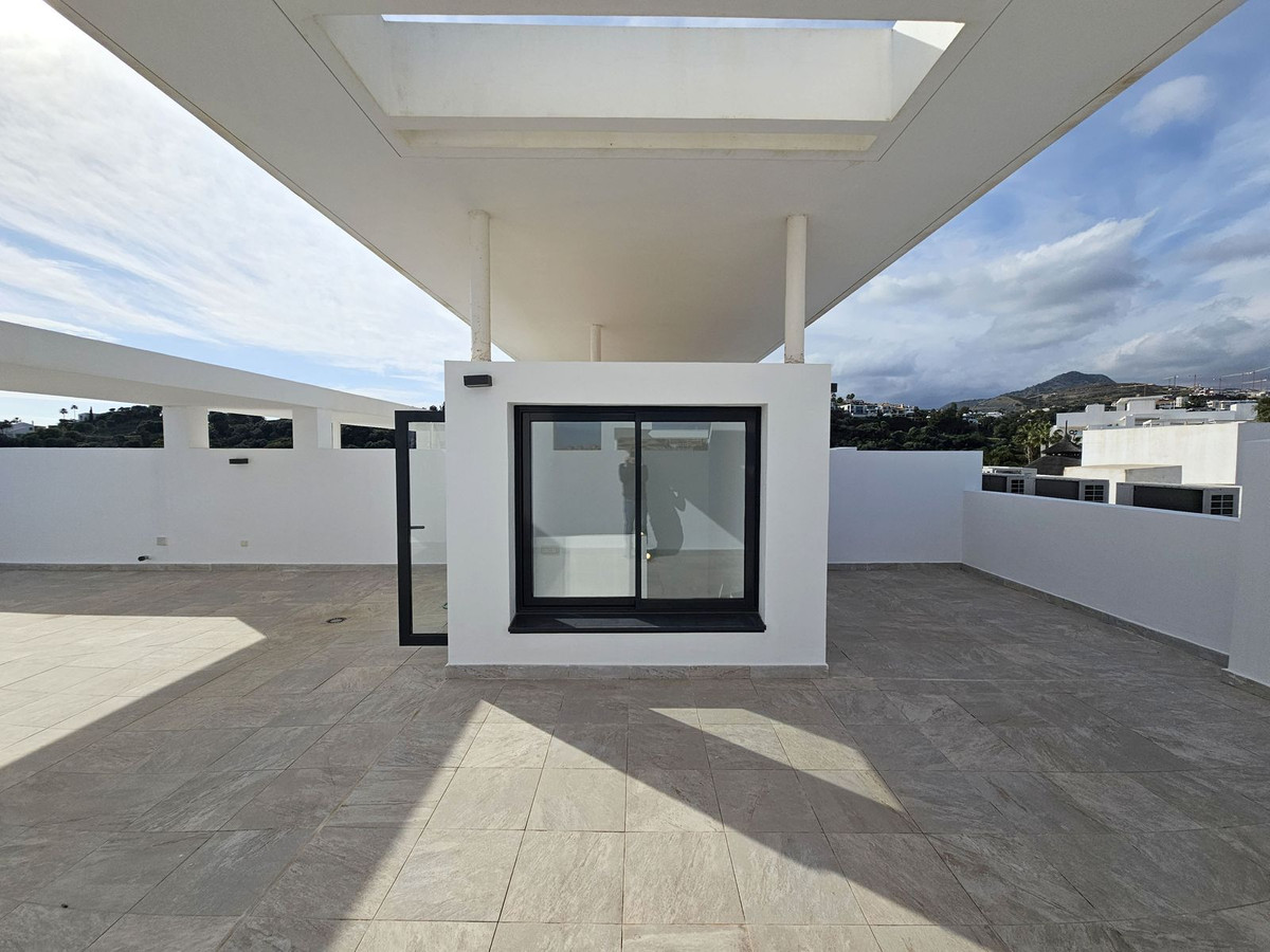 2 Bed Apartment for sale in Atalaya Costa Del Sol, Málaga, Spain