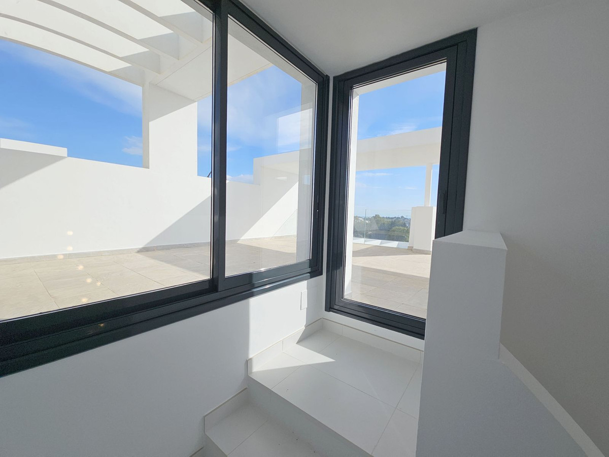 2 Bed Apartment for sale in Atalaya Costa Del Sol, Málaga, Spain