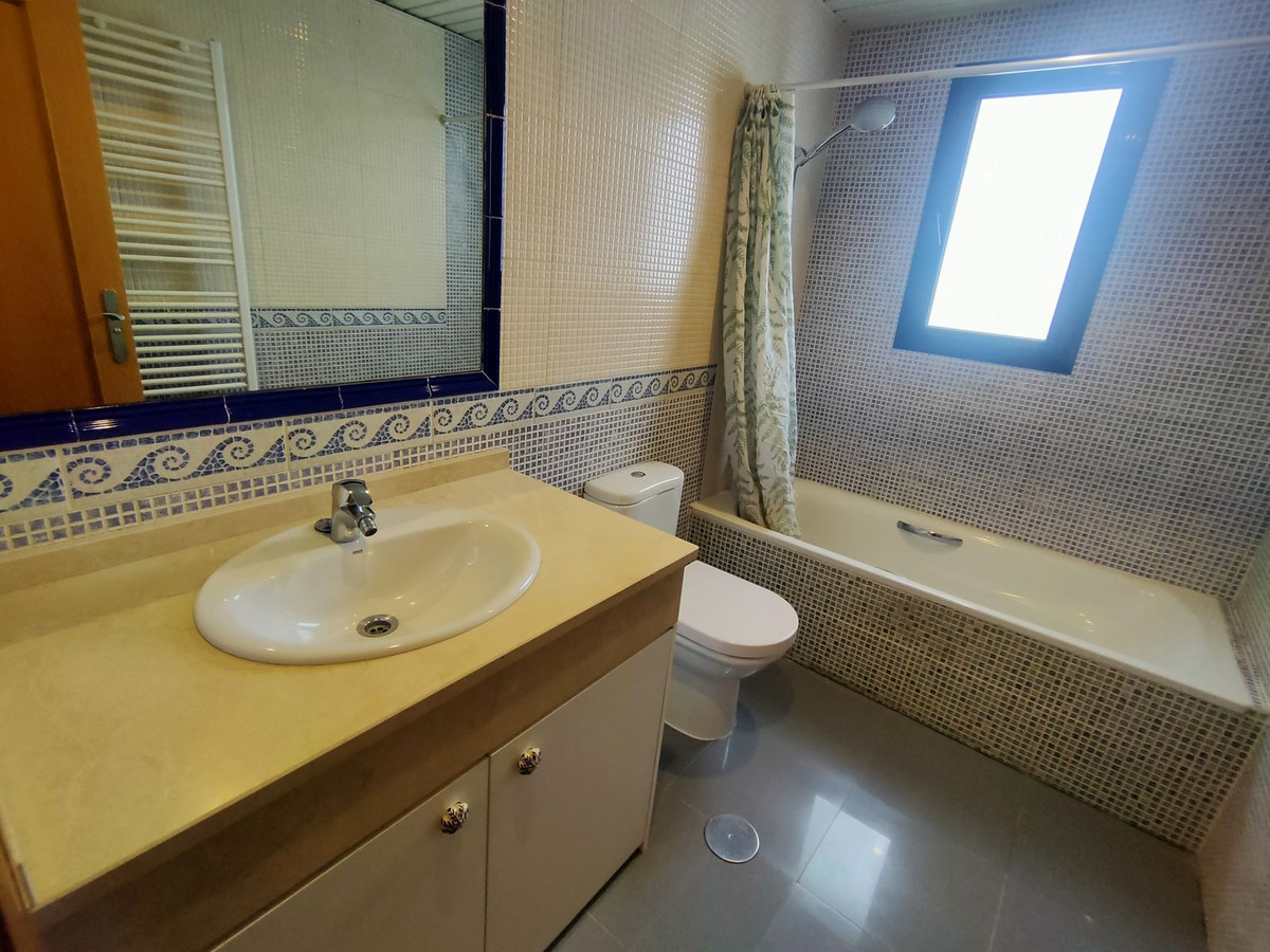 Se vende Pareada de 4 dormitorios en Costa Del Sol, Málaga, España
