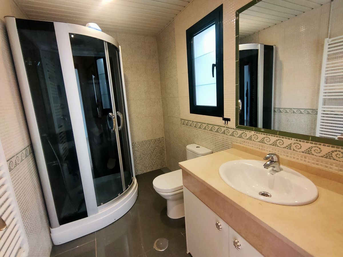Se vende Pareada de 4 dormitorios en Costa Del Sol, Málaga, España