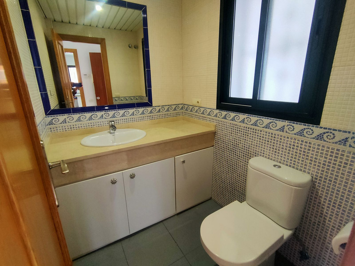 Se vende Pareada de 4 dormitorios en Costa Del Sol, Málaga, España