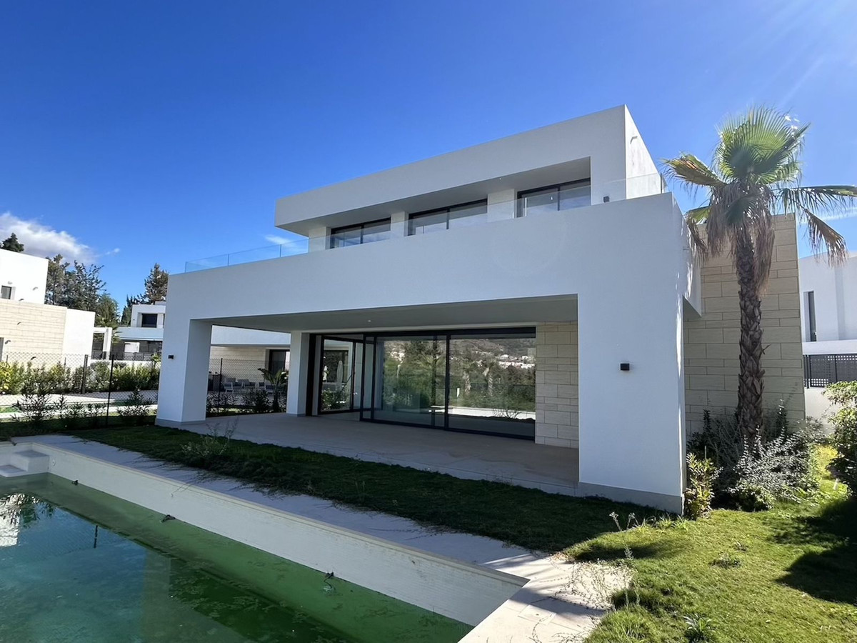4 Bed Townhouse for sale in Río Real Costa Del Sol, Málaga, Spain