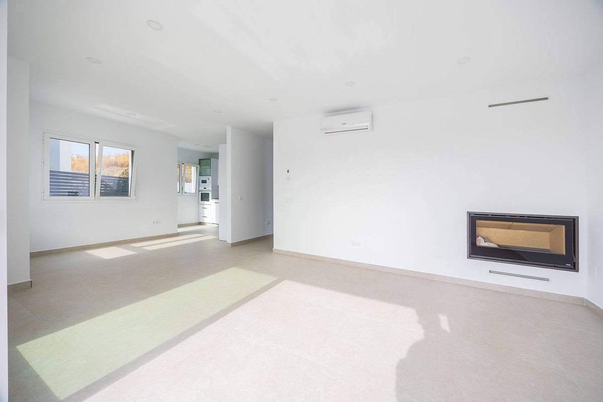 4 Bed Townhouse for sale in Nerja Costa Del Sol East, Málaga, Spain