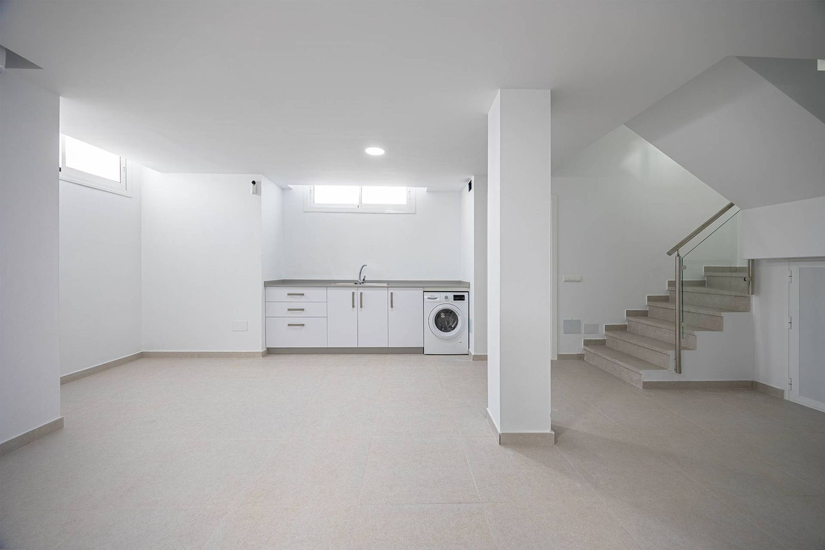 4 Bed Townhouse for sale in Nerja Costa Del Sol East, Málaga, Spain