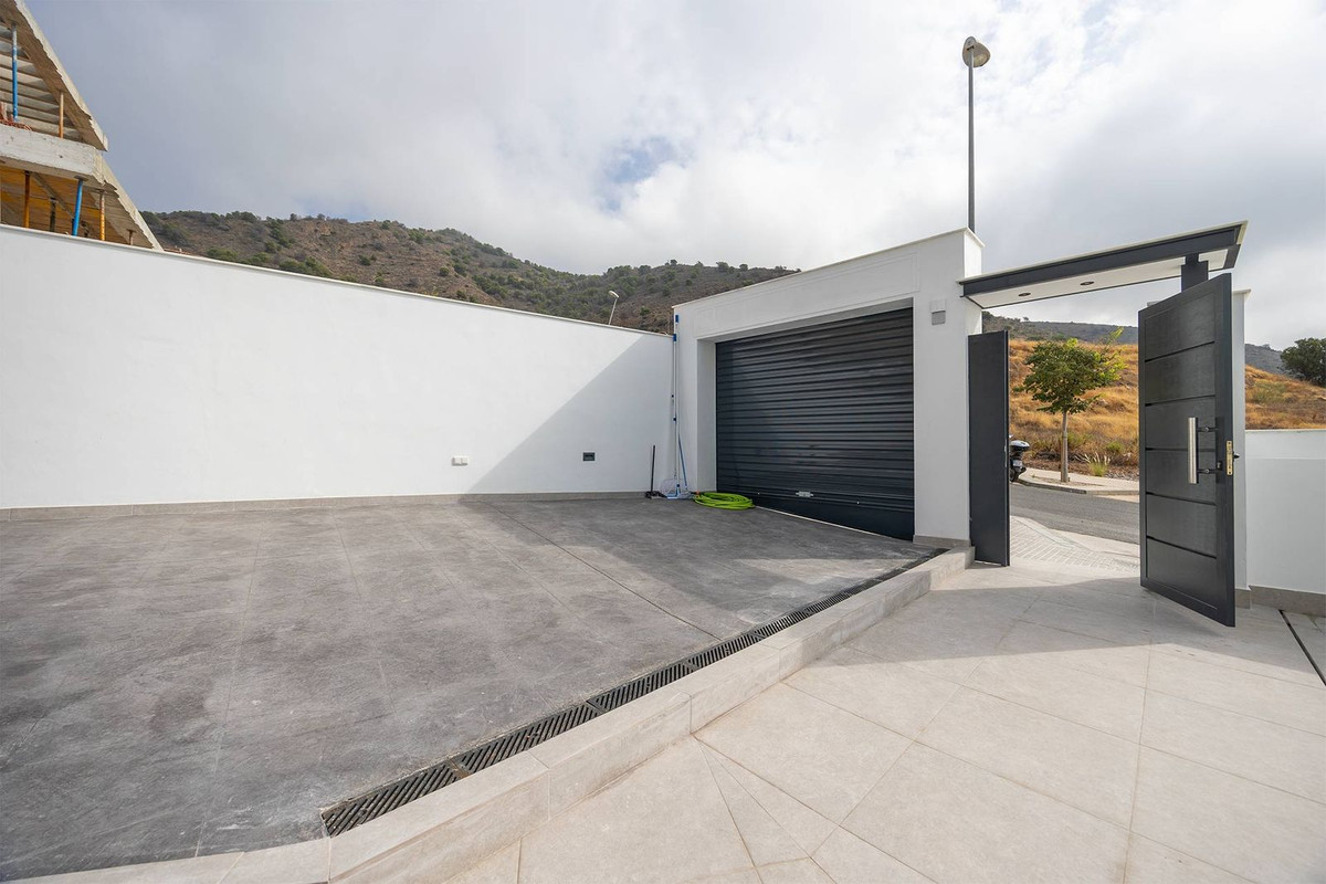 4 Bed Townhouse for sale in Nerja Costa Del Sol East, Málaga, Spain