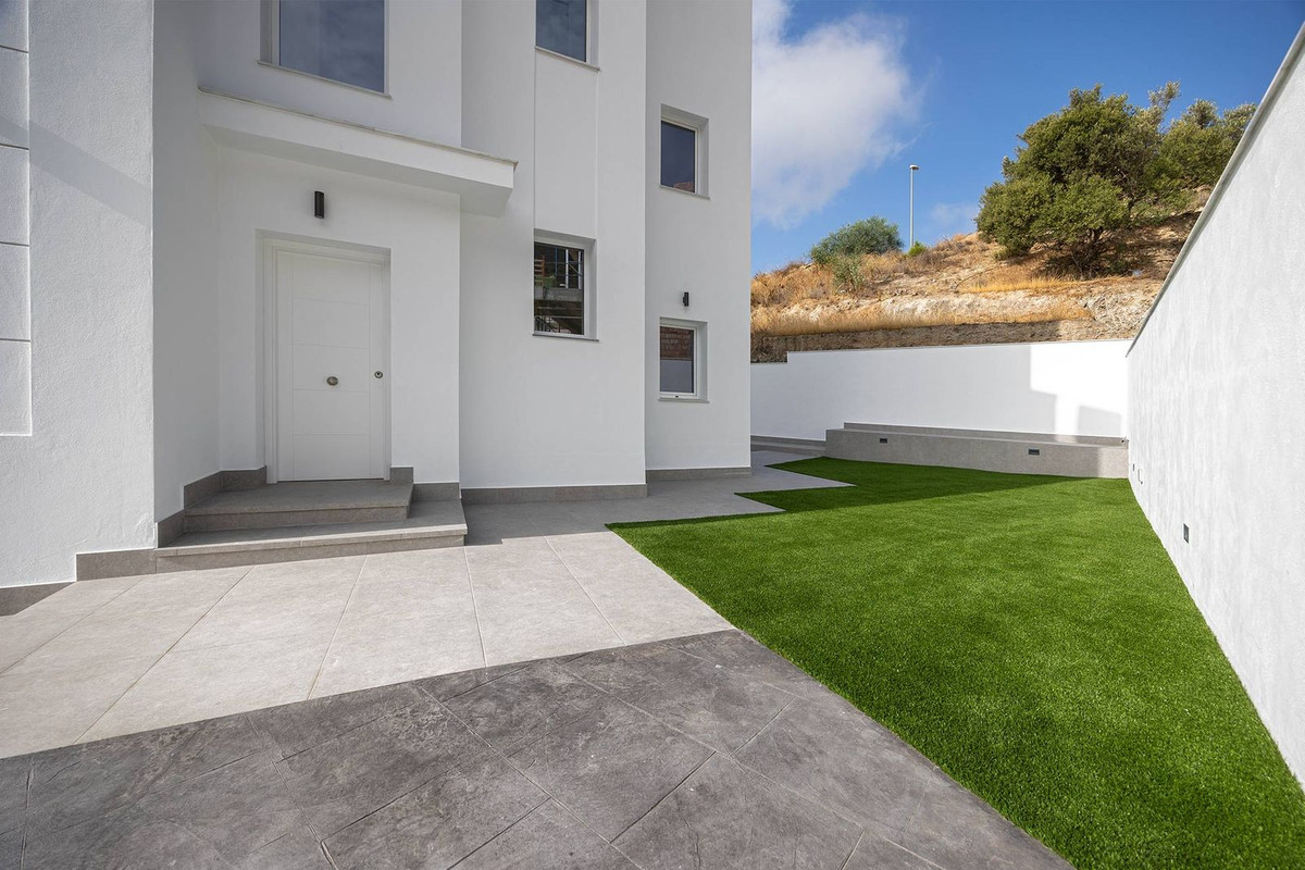 4 Bed Townhouse for sale in Nerja Costa Del Sol East, Málaga, Spain