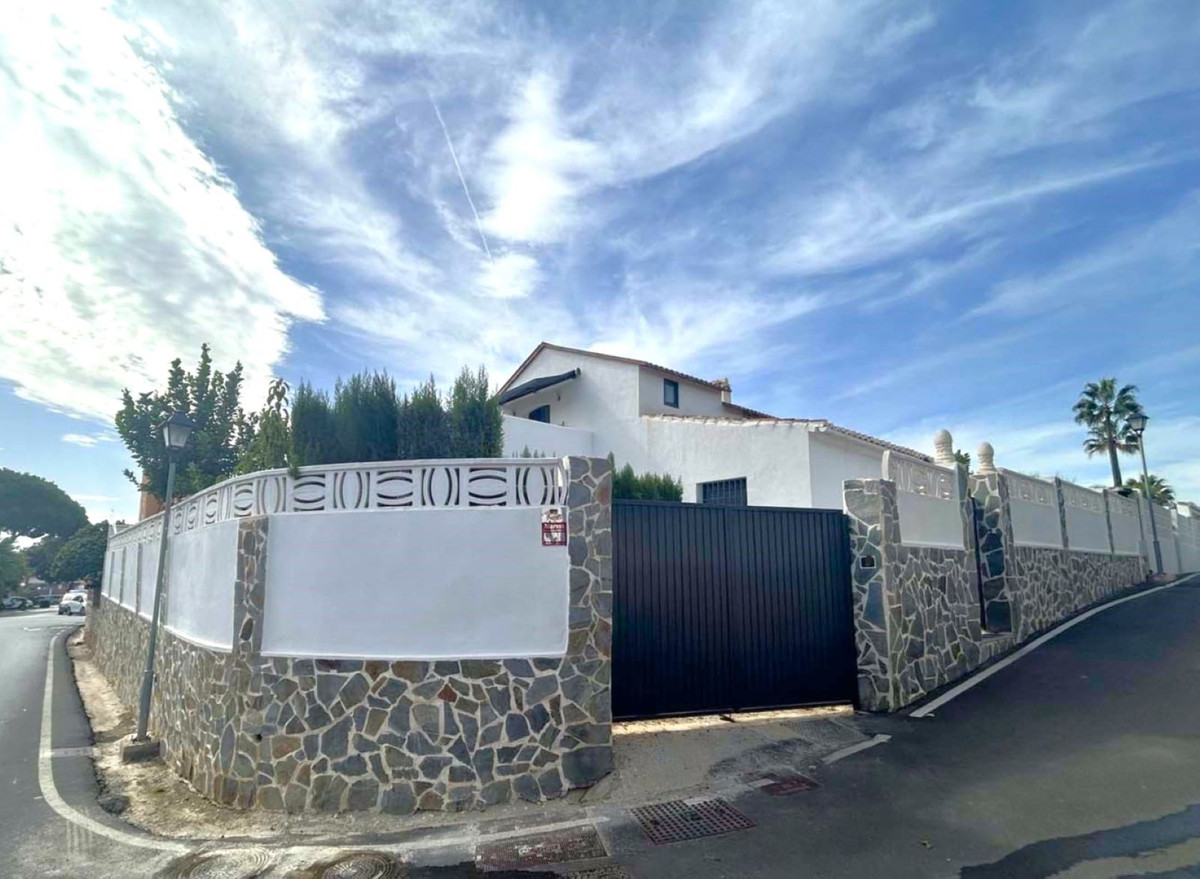 4 Bed Townhouse for sale in Calahonda Costa Del Sol, Málaga, Spain