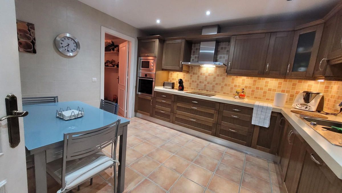 3 Bed Apartment for sale in Nueva Andalucía Costa Del Sol, Málaga, Spain